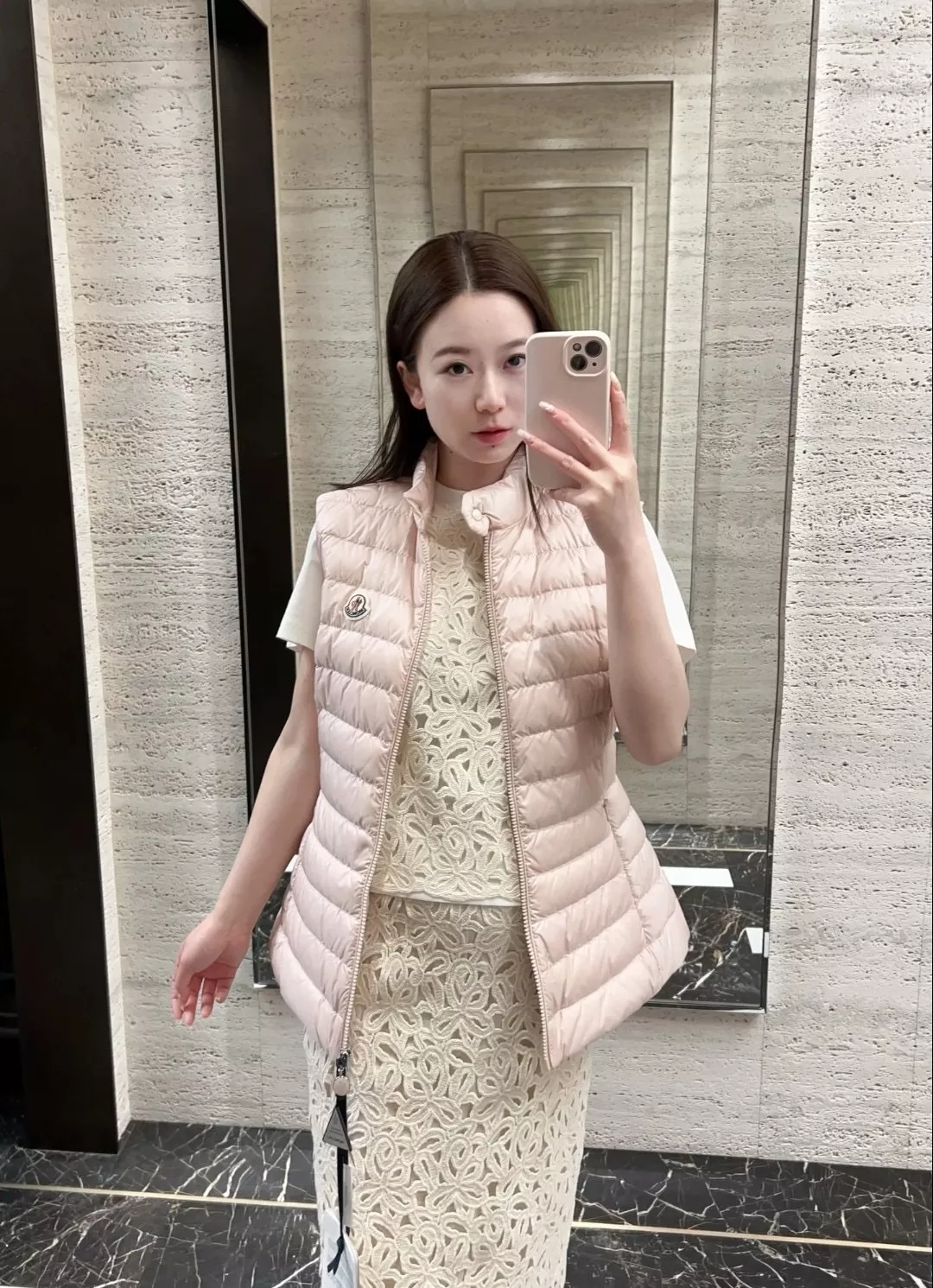 몽클레어 슬림핏 화이트 구스다운 패딩 조끼 상세 이미지 19
