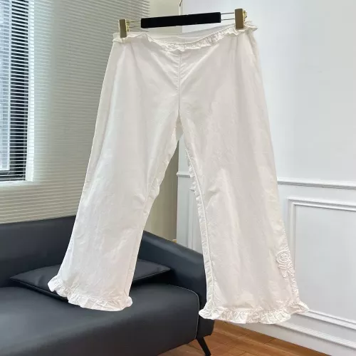어반소피스티케이션 화이트 자수 프릴 크롭 팬츠