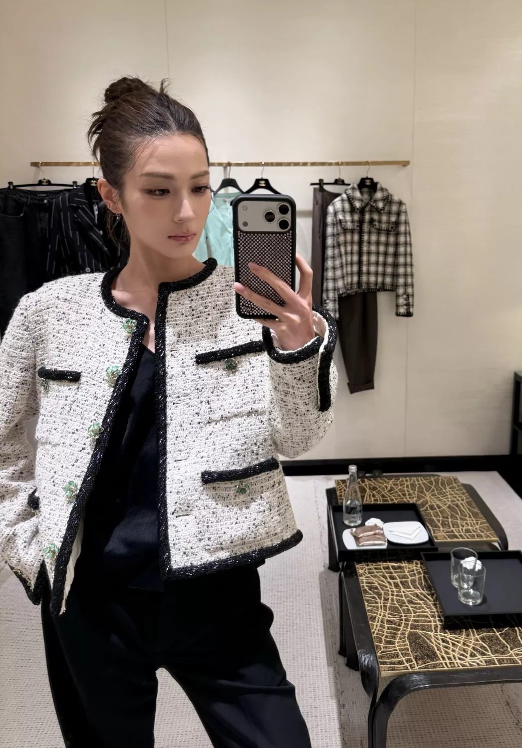 샤넬 플라워 버튼 배색 트위드 재킷 상세 이미지 11