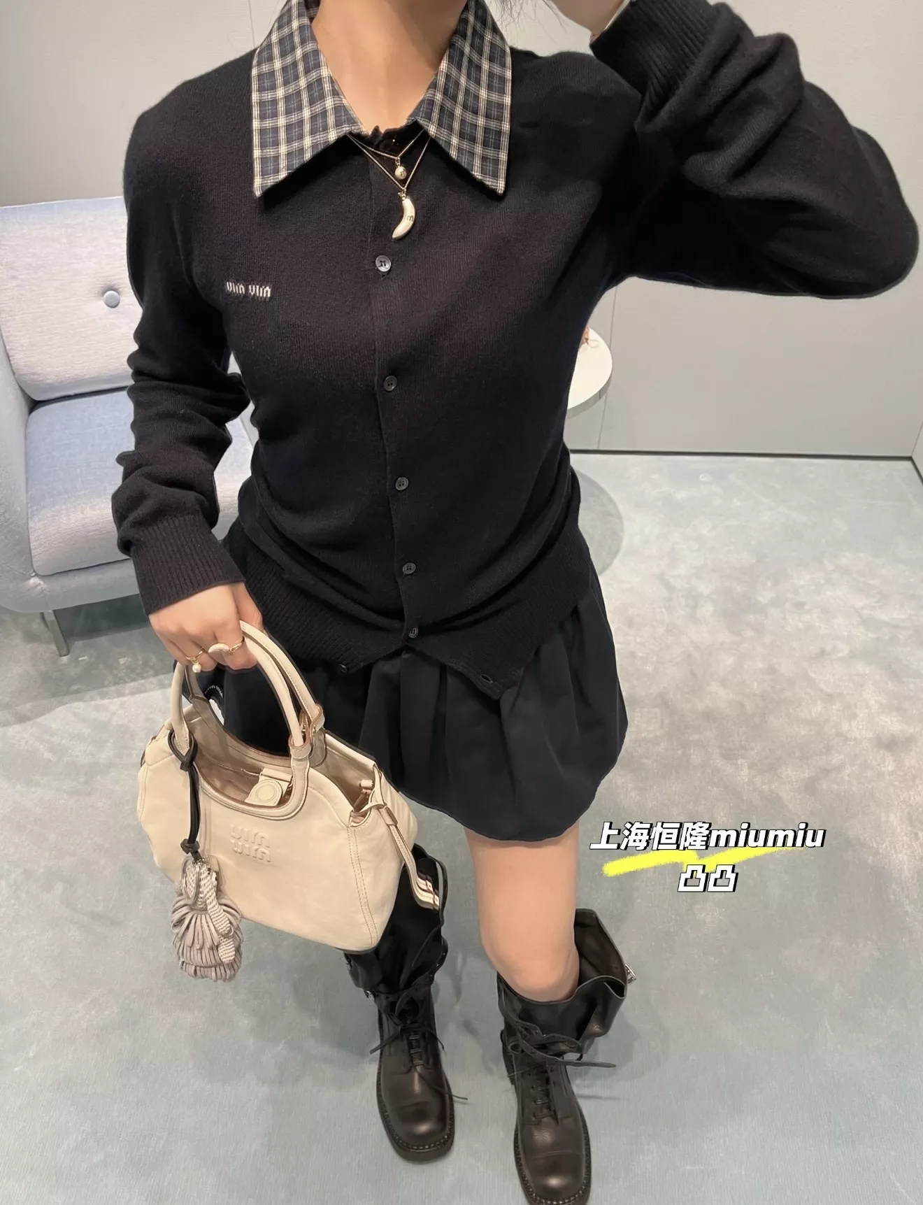 미우미우 체크 칼라 캐시미어 긴소매 가디건 상세 이미지 15