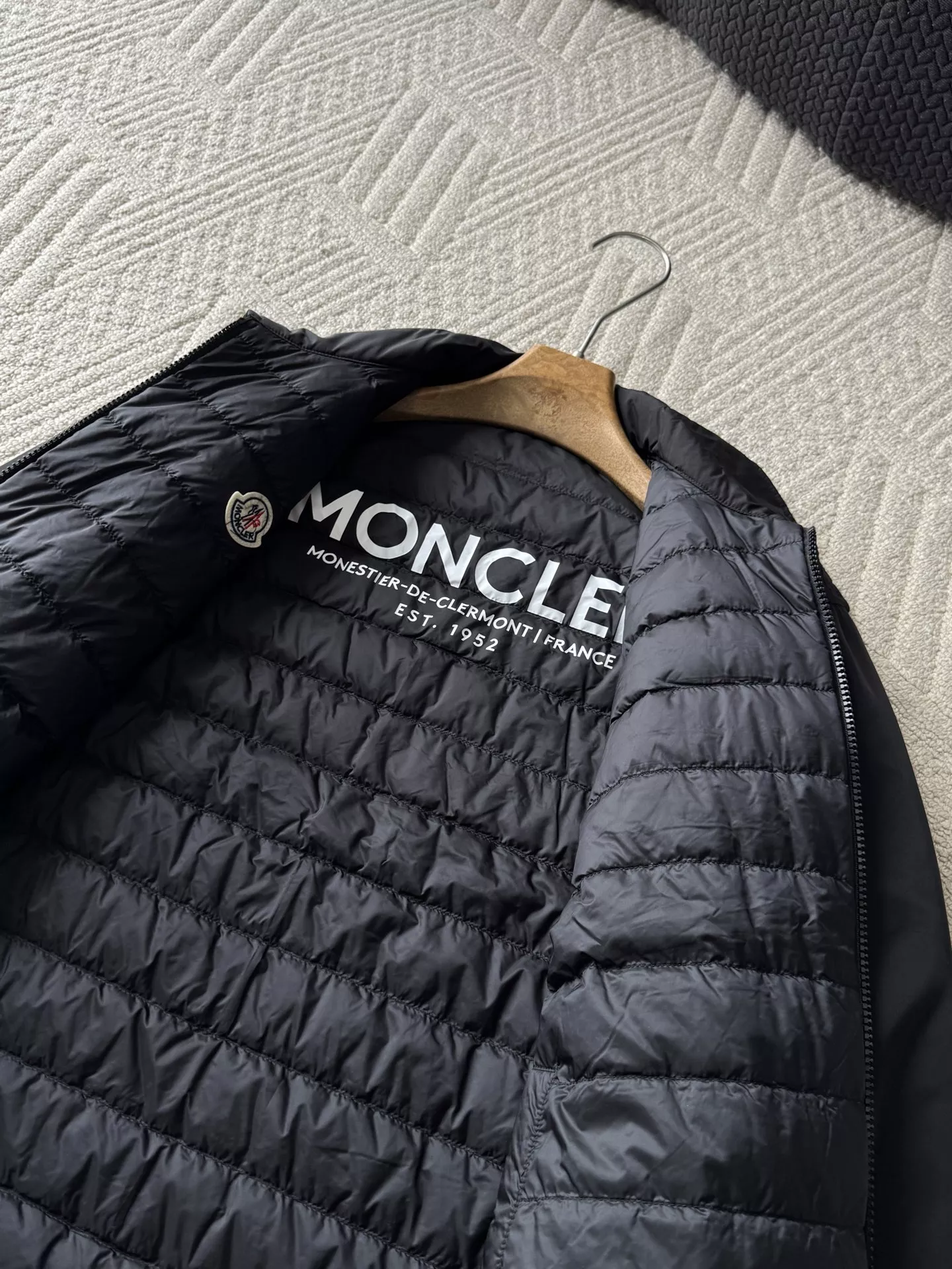 몽클레어 양면 경량 거위털 카라 패딩 재킷 상세 이미지 27