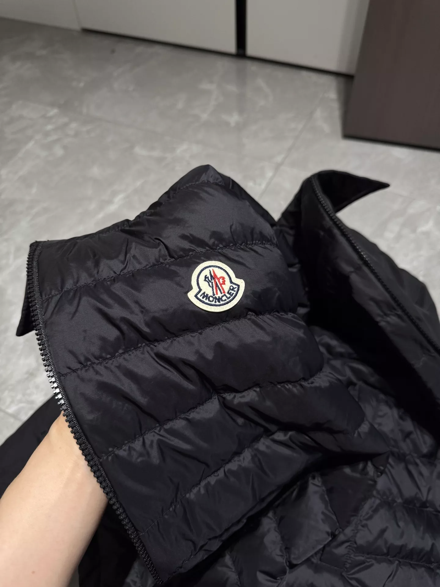몽클레어 양면 경량 거위털 카라 패딩 재킷 상세 이미지 52