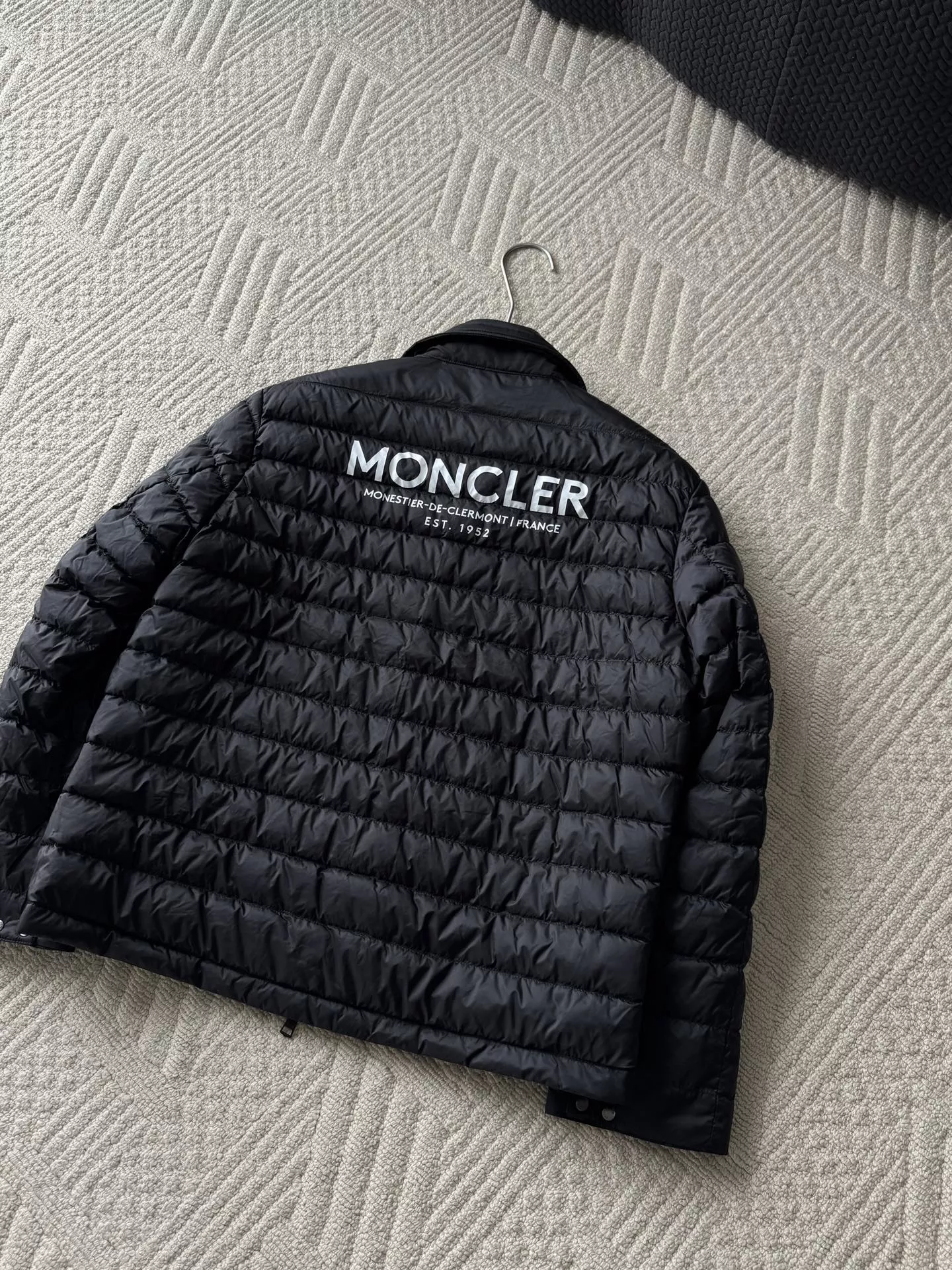 몽클레어 양면 경량 거위털 카라 패딩 재킷 상세 이미지 36