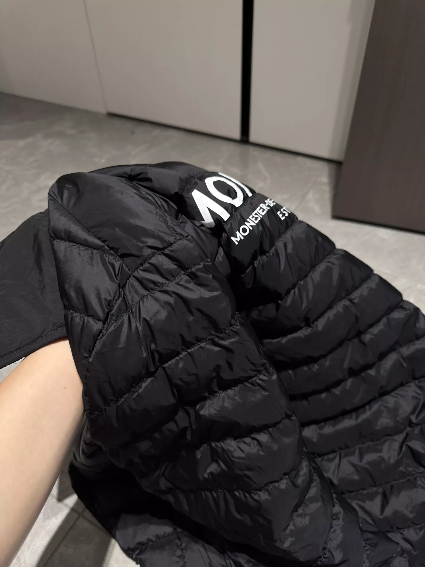 몽클레어 양면 경량 거위털 카라 패딩 재킷 상세 이미지 48