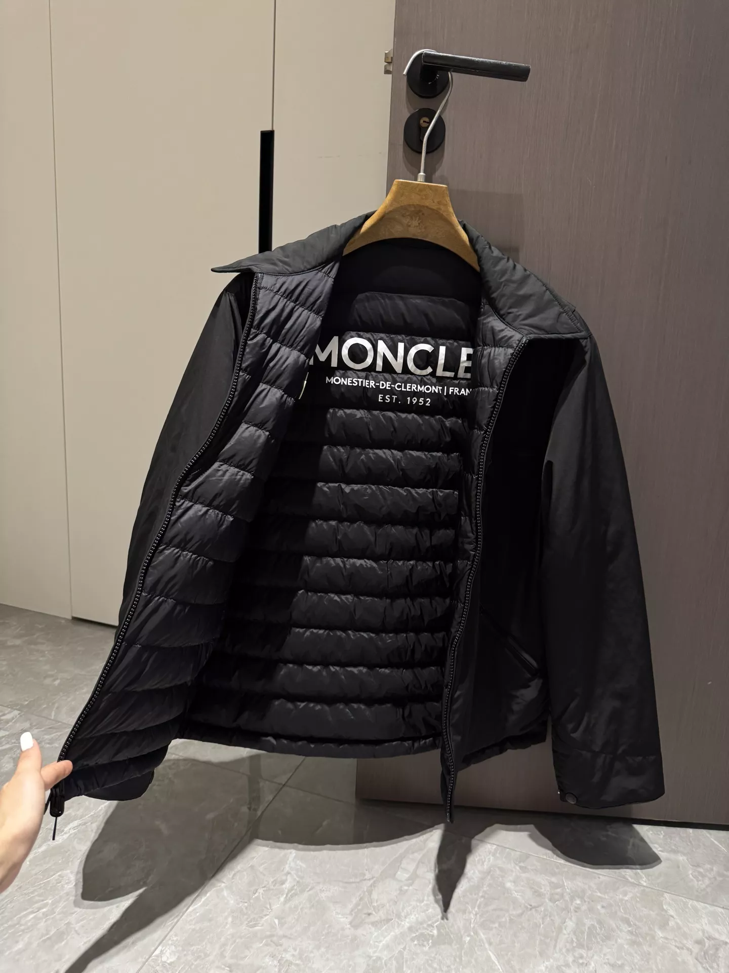 몽클레어 양면 경량 거위털 카라 패딩 재킷 상세 이미지 2