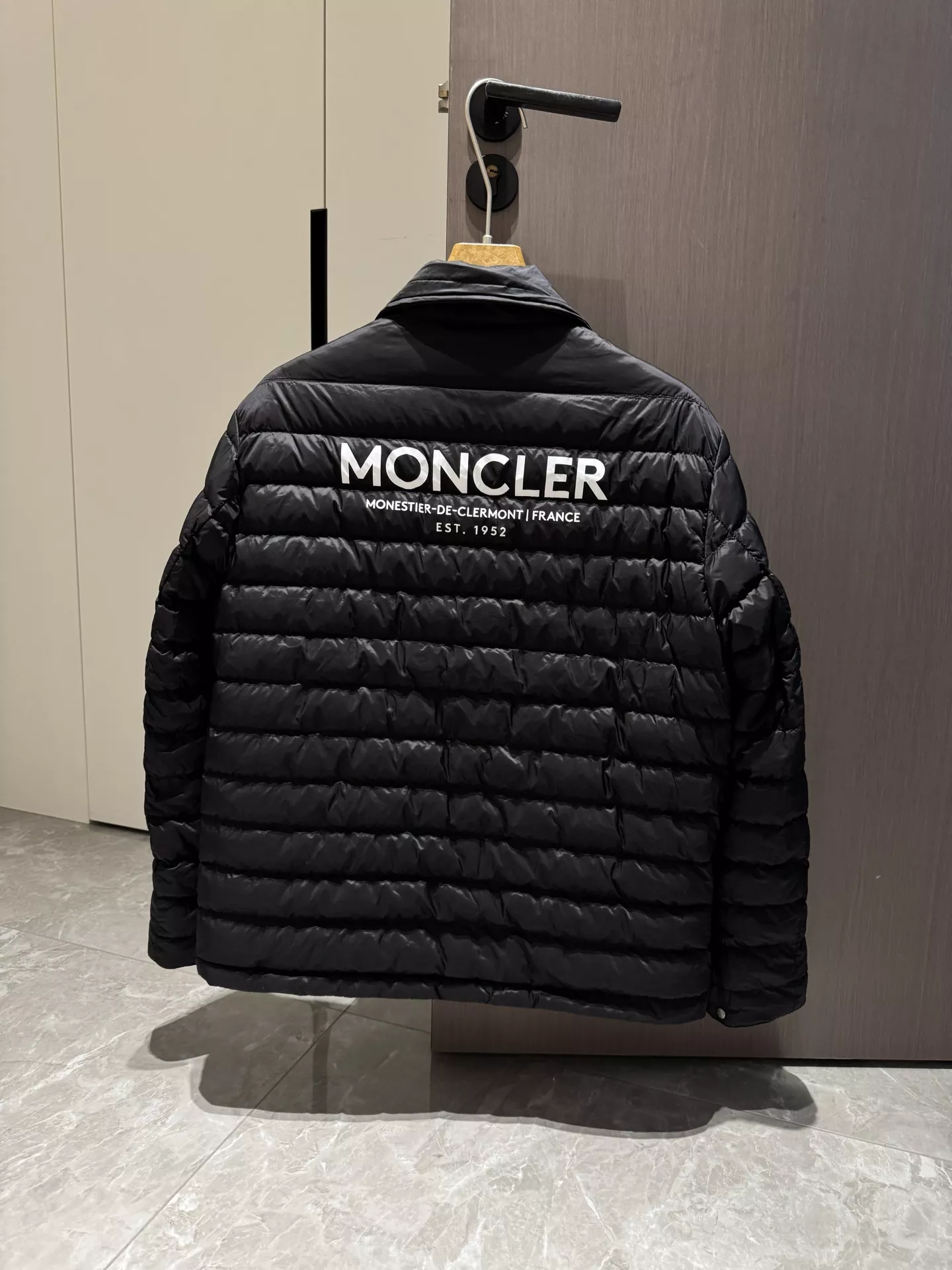 몽클레어 양면 경량 거위털 카라 패딩 재킷 상세 이미지 7