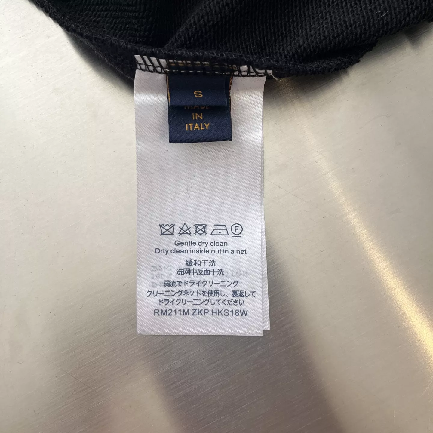 루이비통 동색 자수 로고 루즈핏 맨투맨 상세 이미지 18