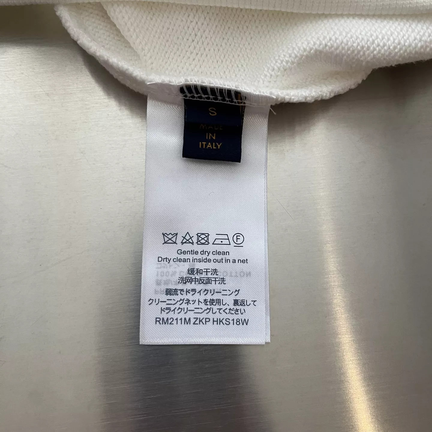 루이비통 동색 자수 로고 루즈핏 맨투맨 상세 이미지 9