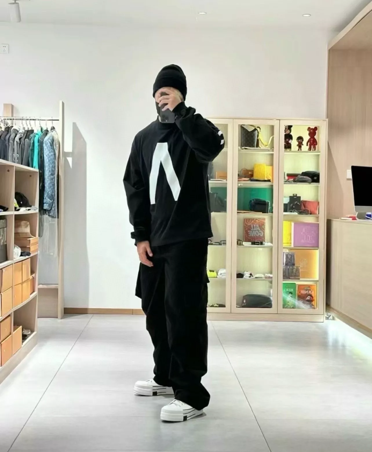 발렌시아가 아카이브 뮤직 워싱 긴소매 티셔츠 상세 이미지 14