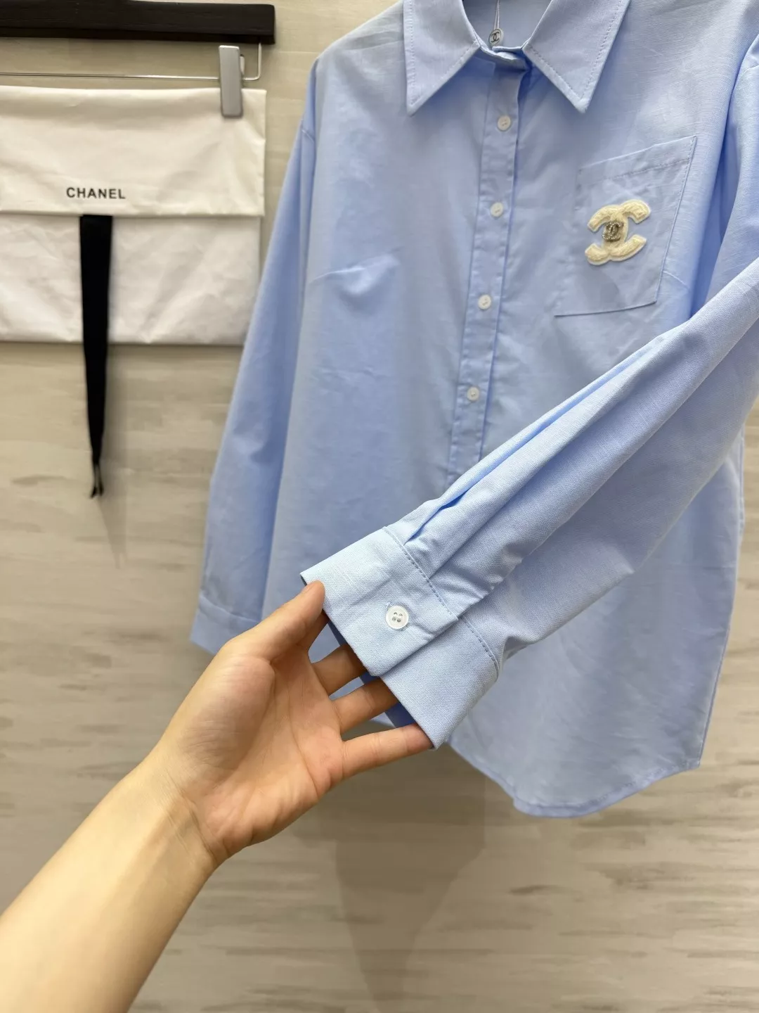 샤넬 코튼 린넨 자수 포켓 여성용 긴소매 셔츠 상세 이미지 4