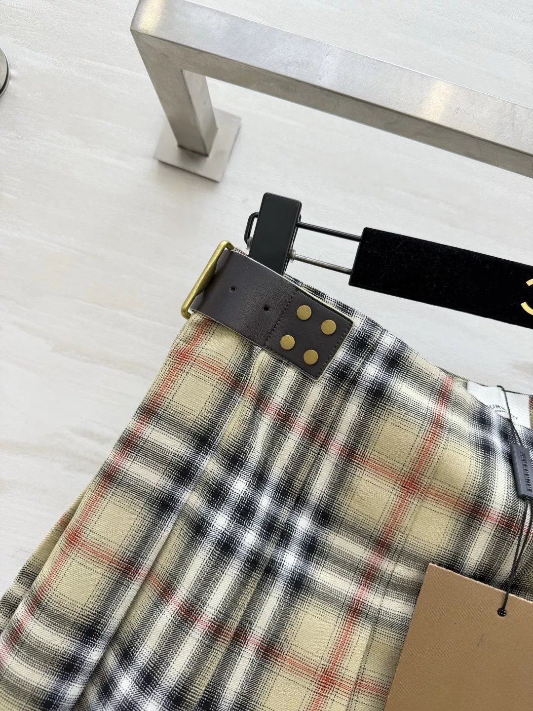 버버리 체크 플리츠 벨트 여성용 미니 스커트 상세 이미지 2