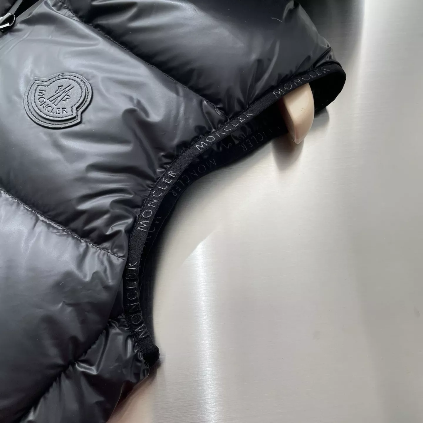 몽클레어 경량 구스다운 스탠드 패딩 조끼 상세 이미지 19