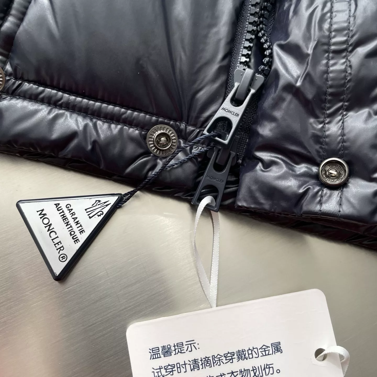 몽클레어 스탠드넥 화이트덕다운 패딩 조끼 상세 이미지 11