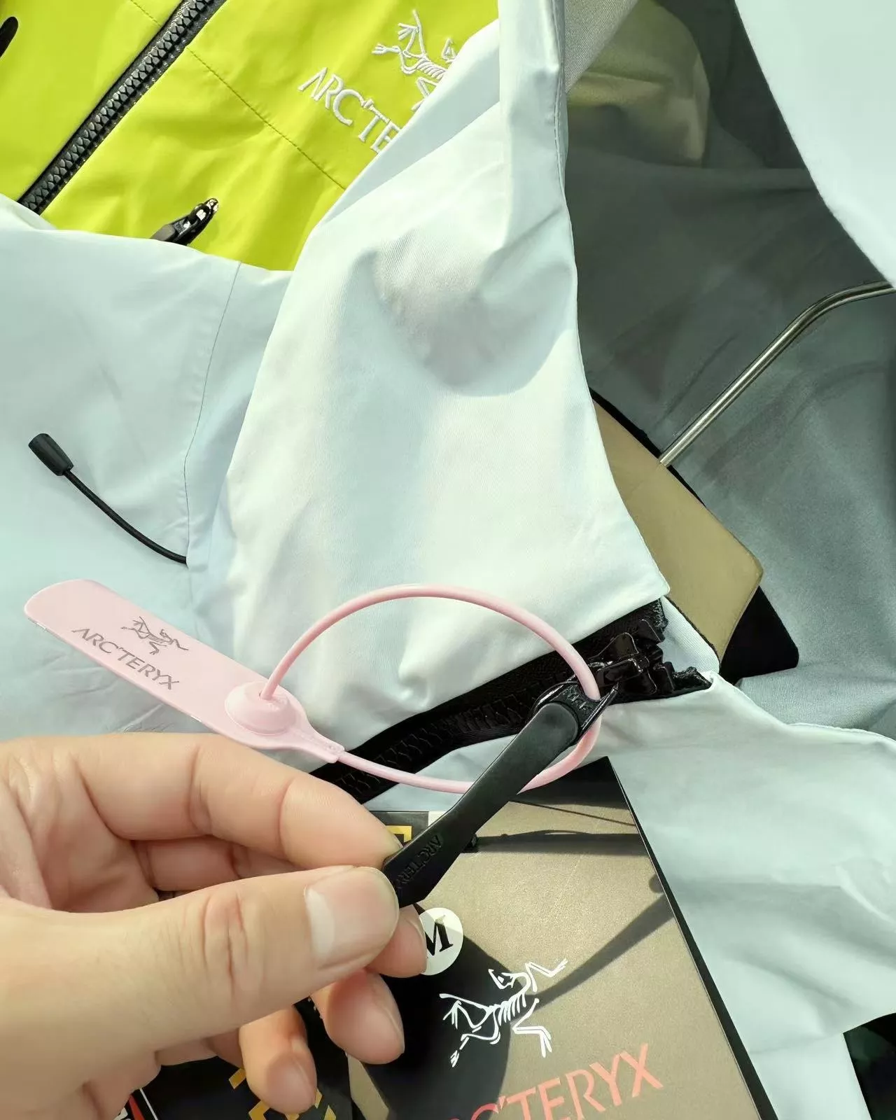 아크테릭스 고어텍스 하드쉘 후드 재킷 상세 이미지 27