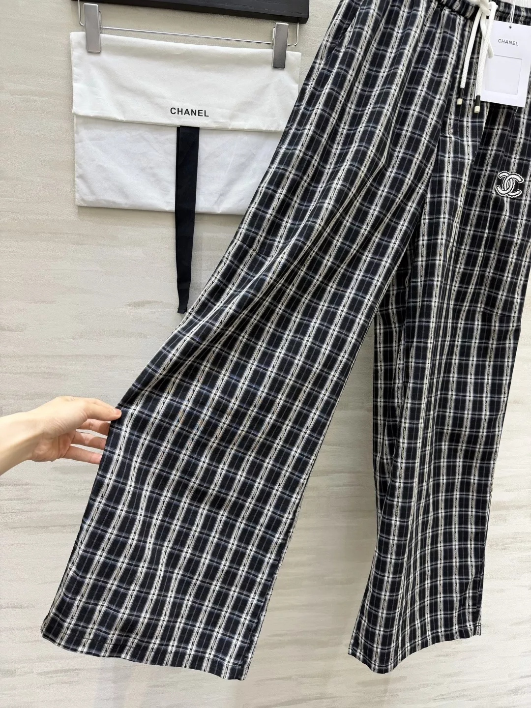 샤넬 복고 체크 와이드 밴딩 팬츠 상세 이미지 4
