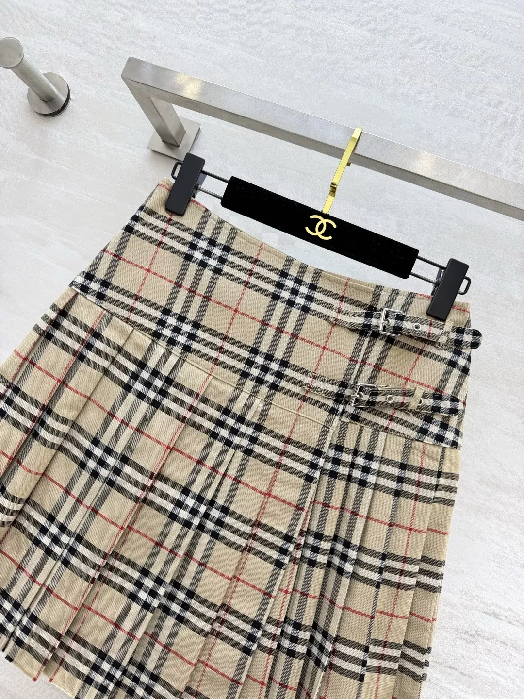 버버리 클래식 체크 비대칭 플리츠 미니 스커트 상세 이미지 2