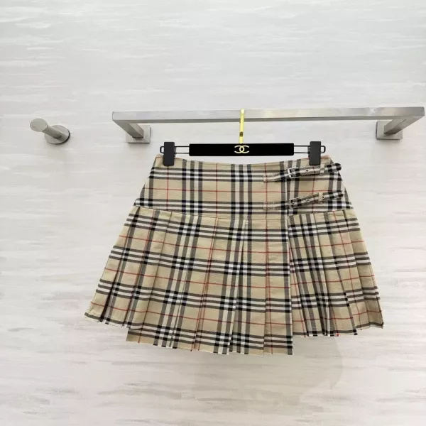 버버리 클래식 체크 비대칭 플리츠 미니 스커트