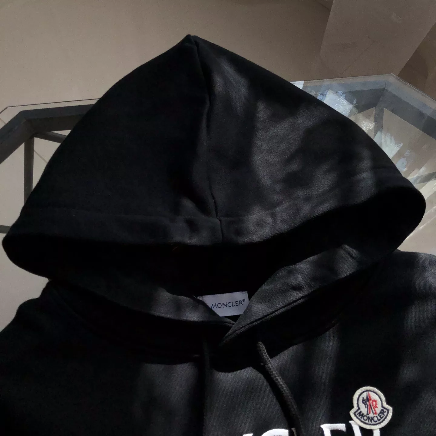 몽클레어 자수 로고 오버핏 후드 티셔츠 상세 이미지 3