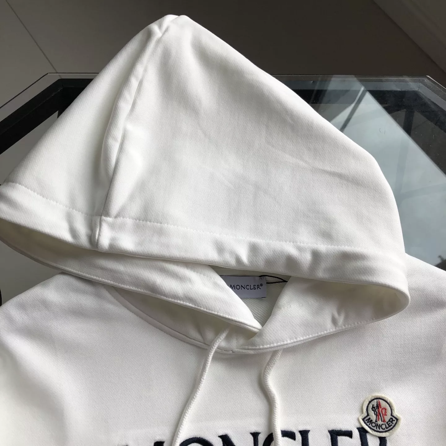 몽클레어 자수 로고 코튼 후드 티셔츠 상세 이미지 3
