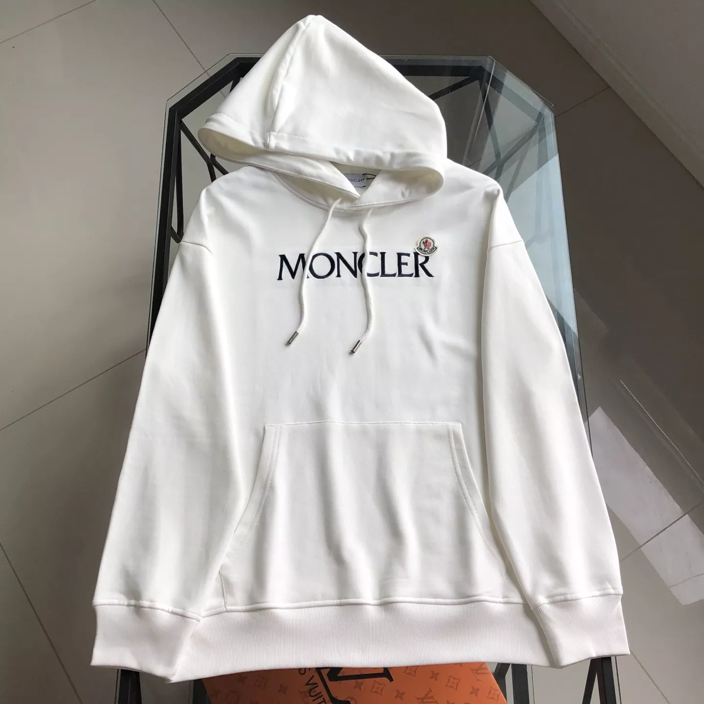 몽클레어 자수 로고 코튼 후드 티셔츠 상세 이미지 1