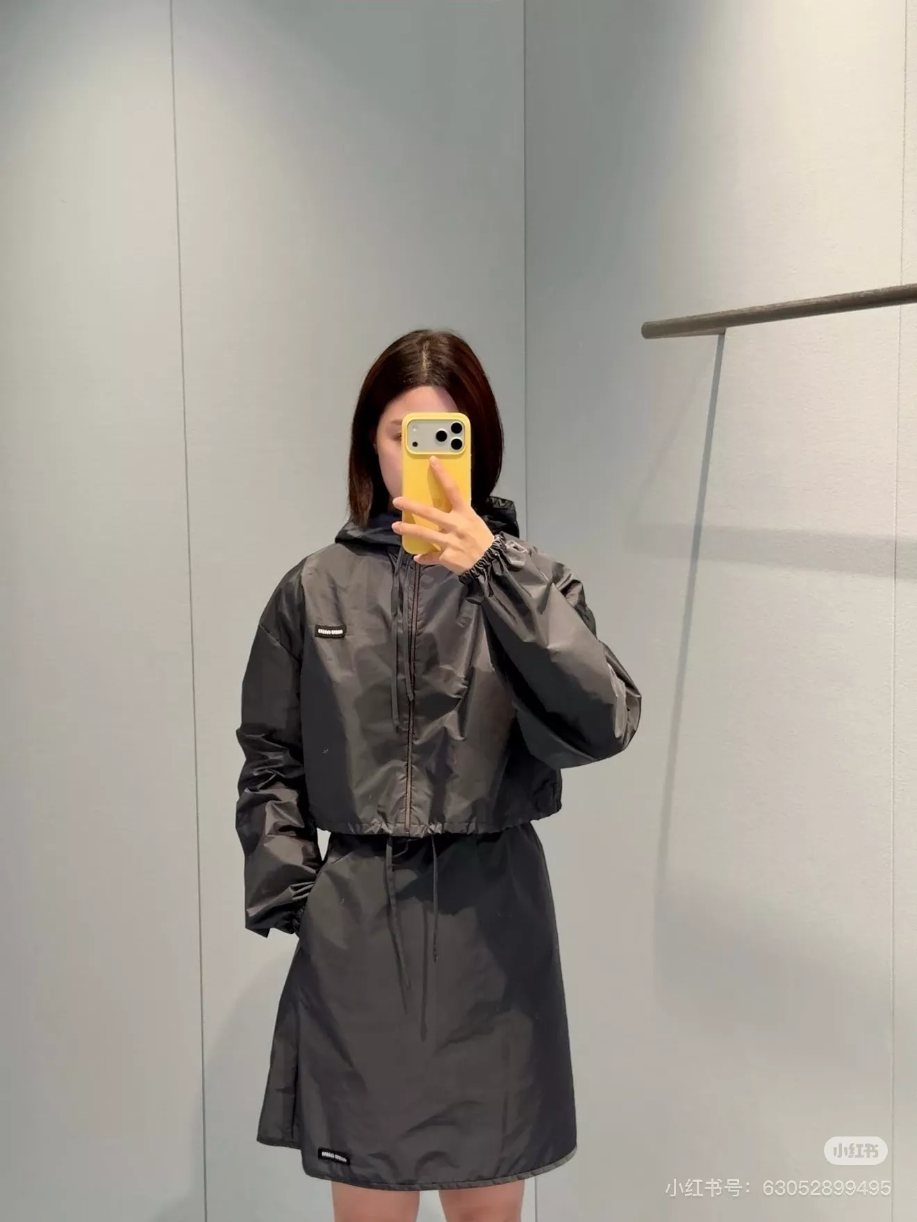 미우미우 로고 레터링 나일론 미니 스커트 상세 이미지 14