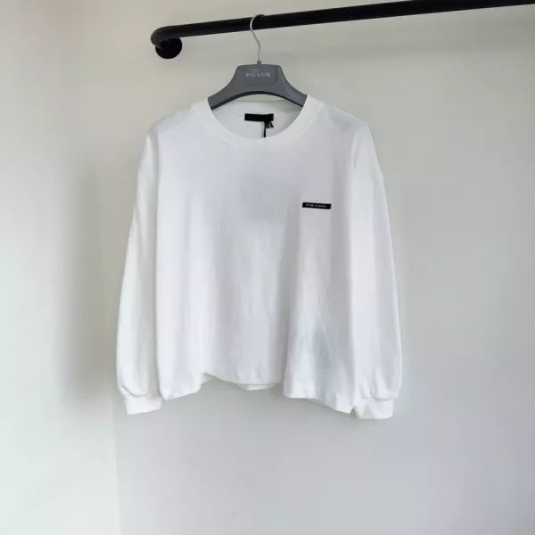 프라다 배색 로고 자수 긴소매 티셔츠