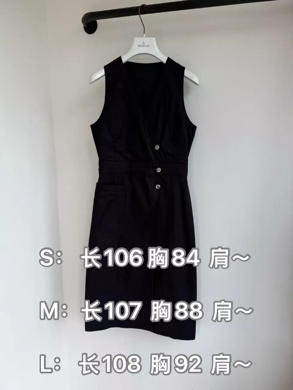 에르메스 브이넥 금속 버튼 민소매 원피스 상세 이미지 10