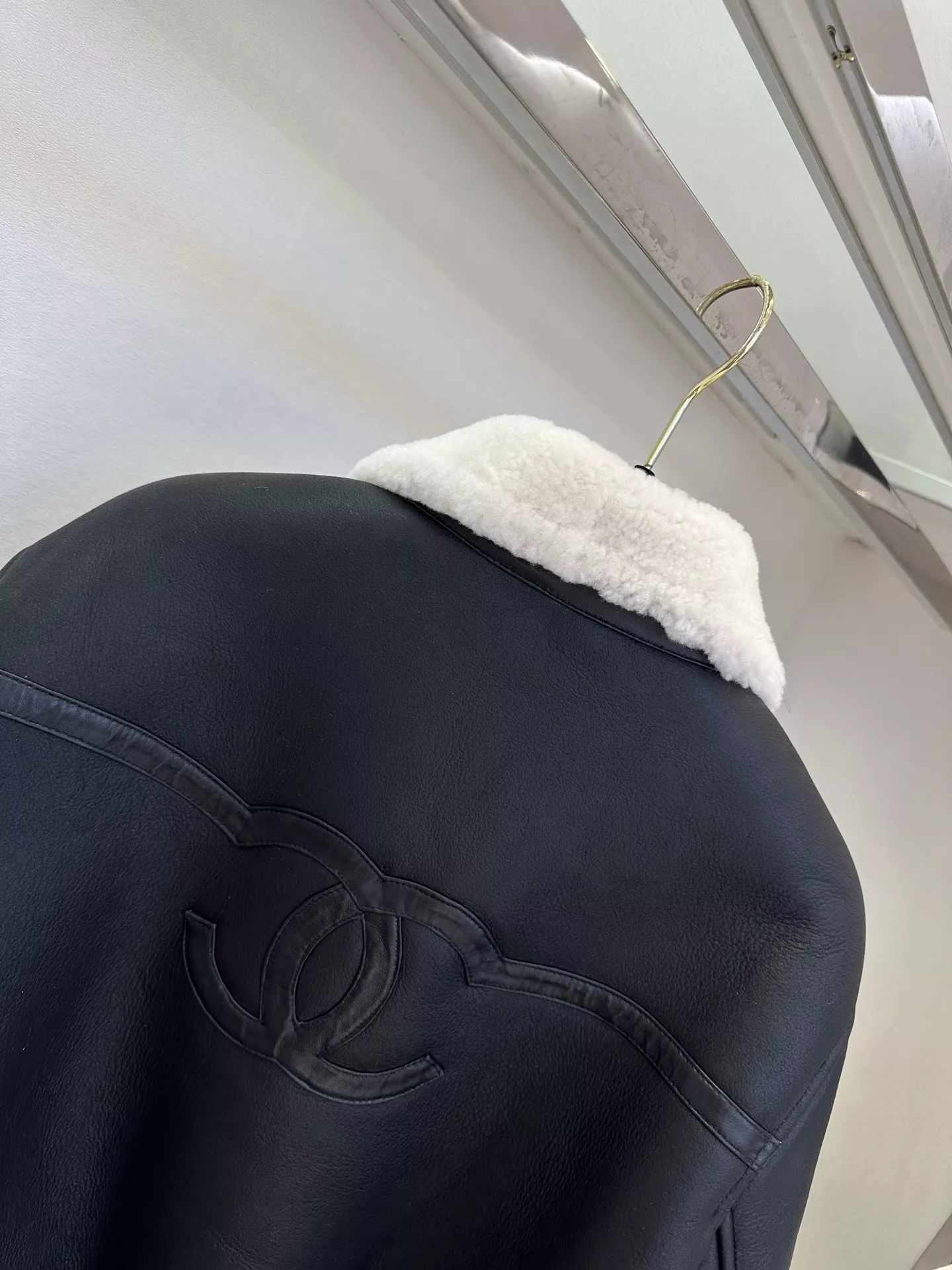샤넬 무스탕 카라 여성용 가죽 재킷 상세 이미지 7
