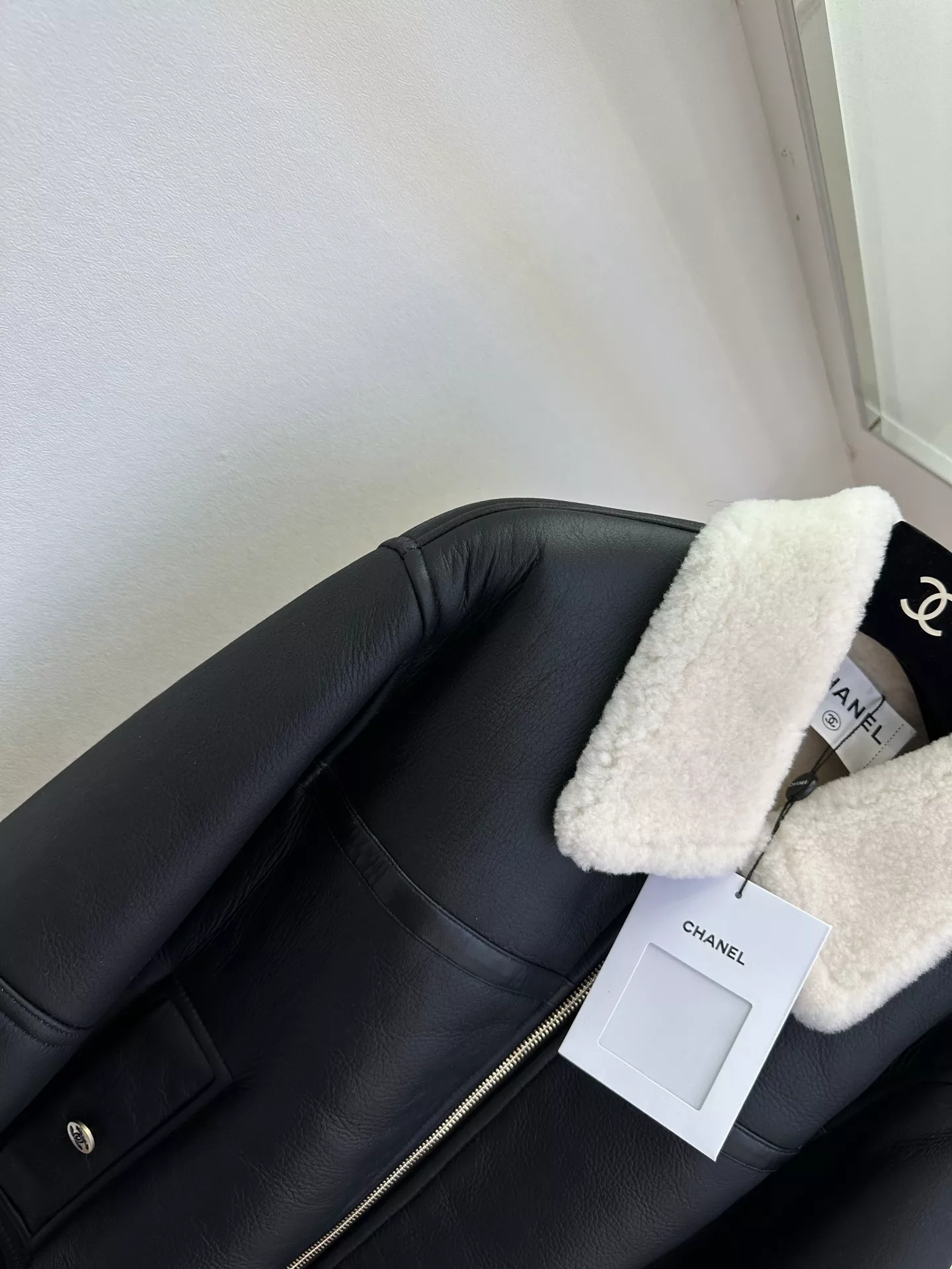 샤넬 무스탕 카라 여성용 가죽 재킷 상세 이미지 8
