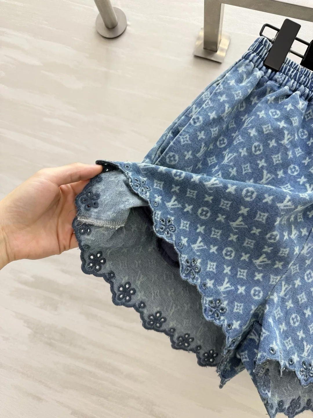 루이비통 모노그램 워싱 레이스 여성용 하프 팬츠 상세 이미지 6