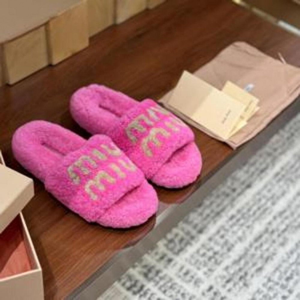 미우미우 로고 퍼 플랫폼 슬리퍼
