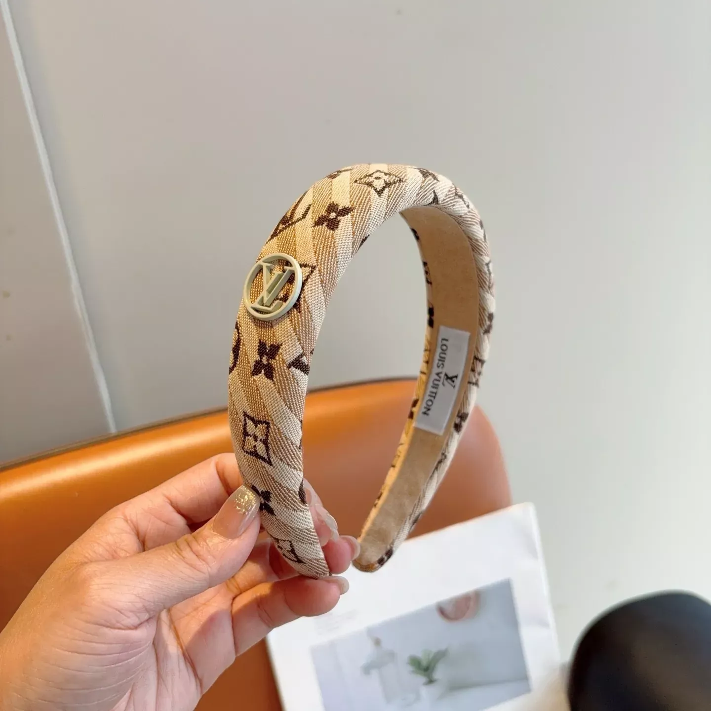 루이비통 모노그램 와이드 헤어밴드 상세 이미지 1