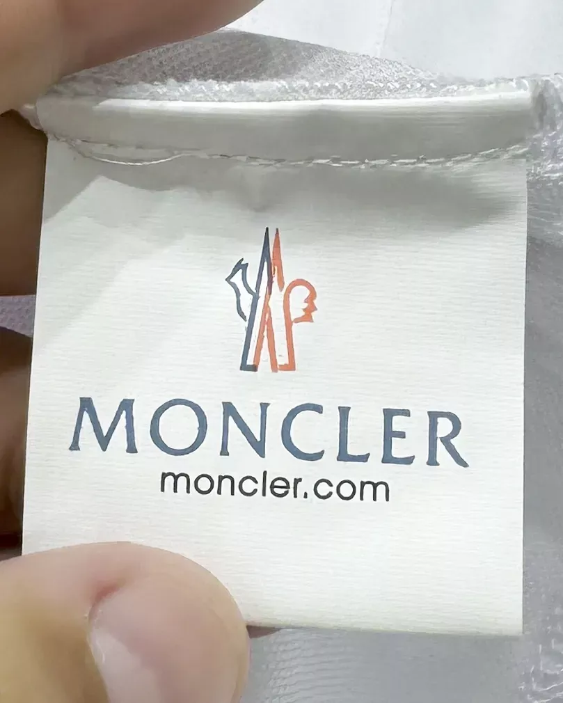 몽클레어 가위 로고 자수 긴소매 남녀공용 맨투맨 티셔츠 상세 이미지 16