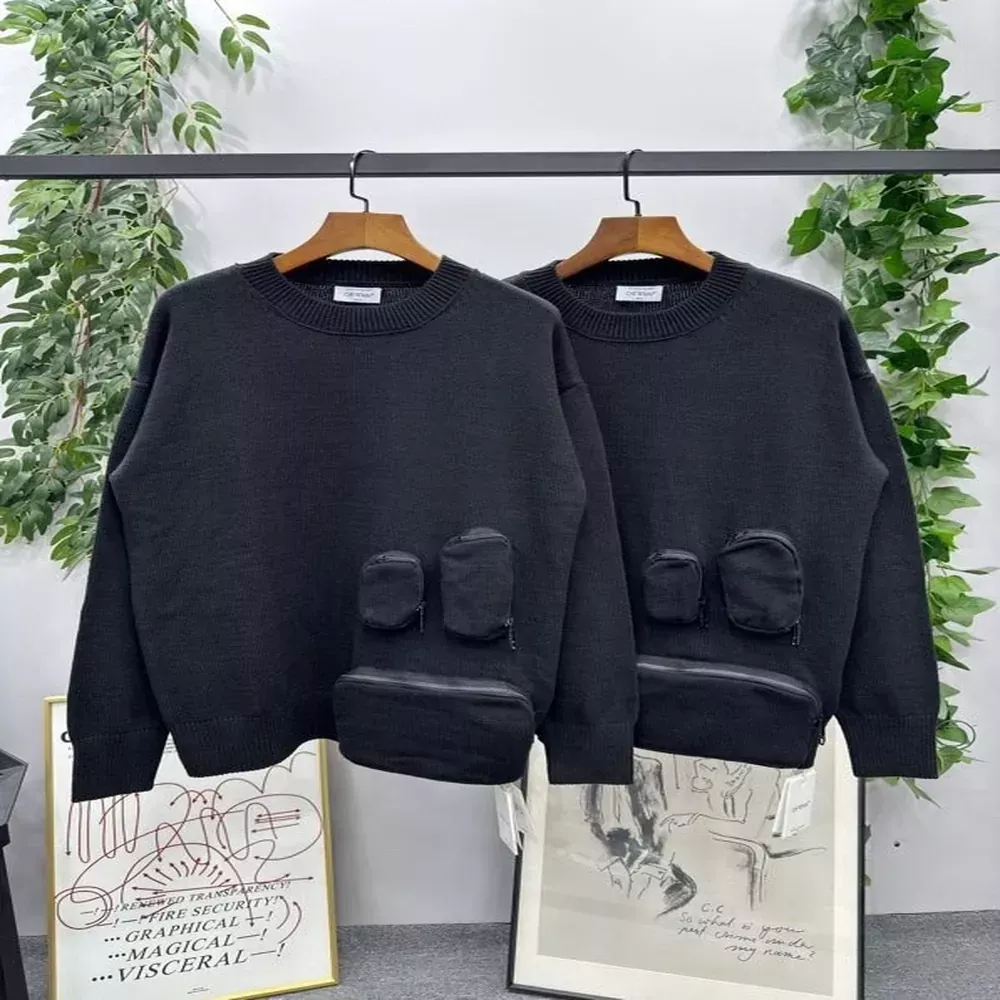 오프화이트 입체 포켓 오버핏 남녀공용 긴소매 니트