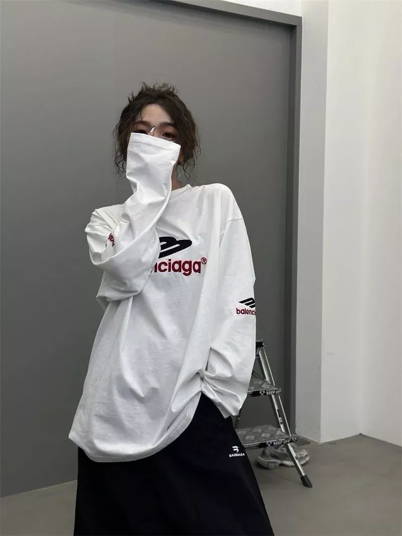 발렌시아가 전후면 자수 로고 남녀공용 긴소매 티셔츠 상세 이미지 18