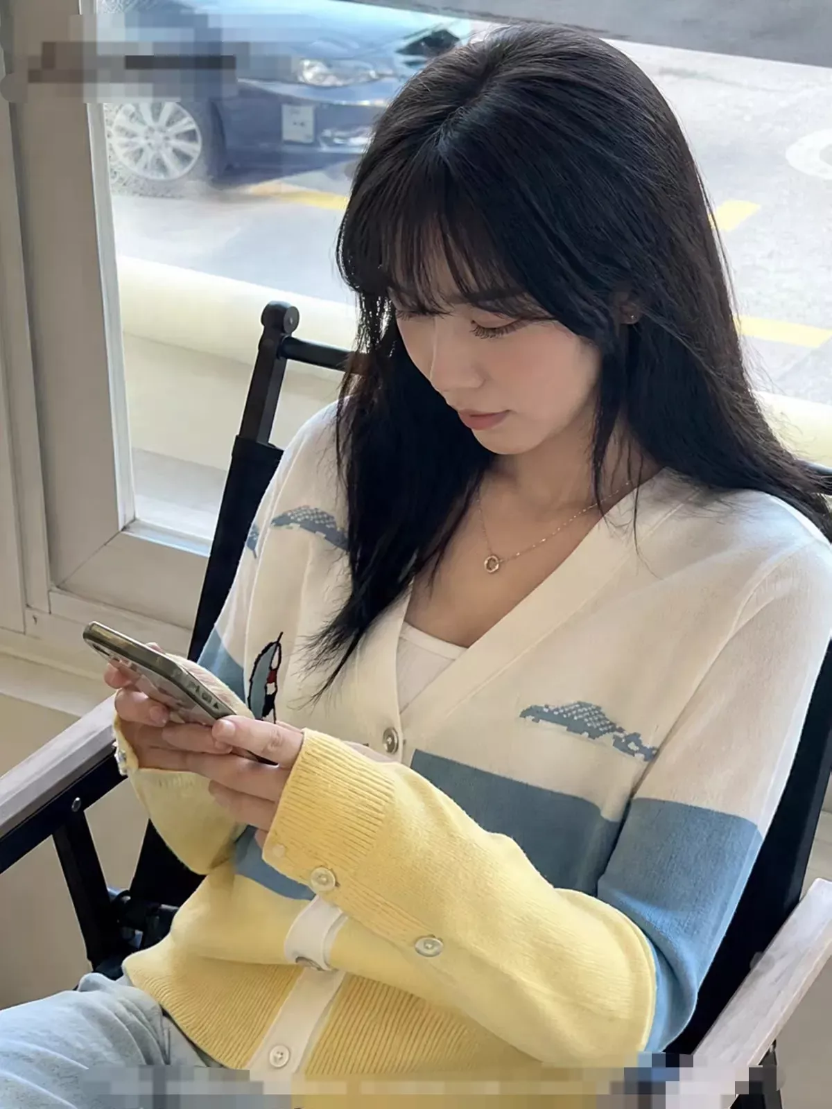 톰브라운 배색 브이넥 자수 여성용 긴소매 가디건 상세 이미지 20