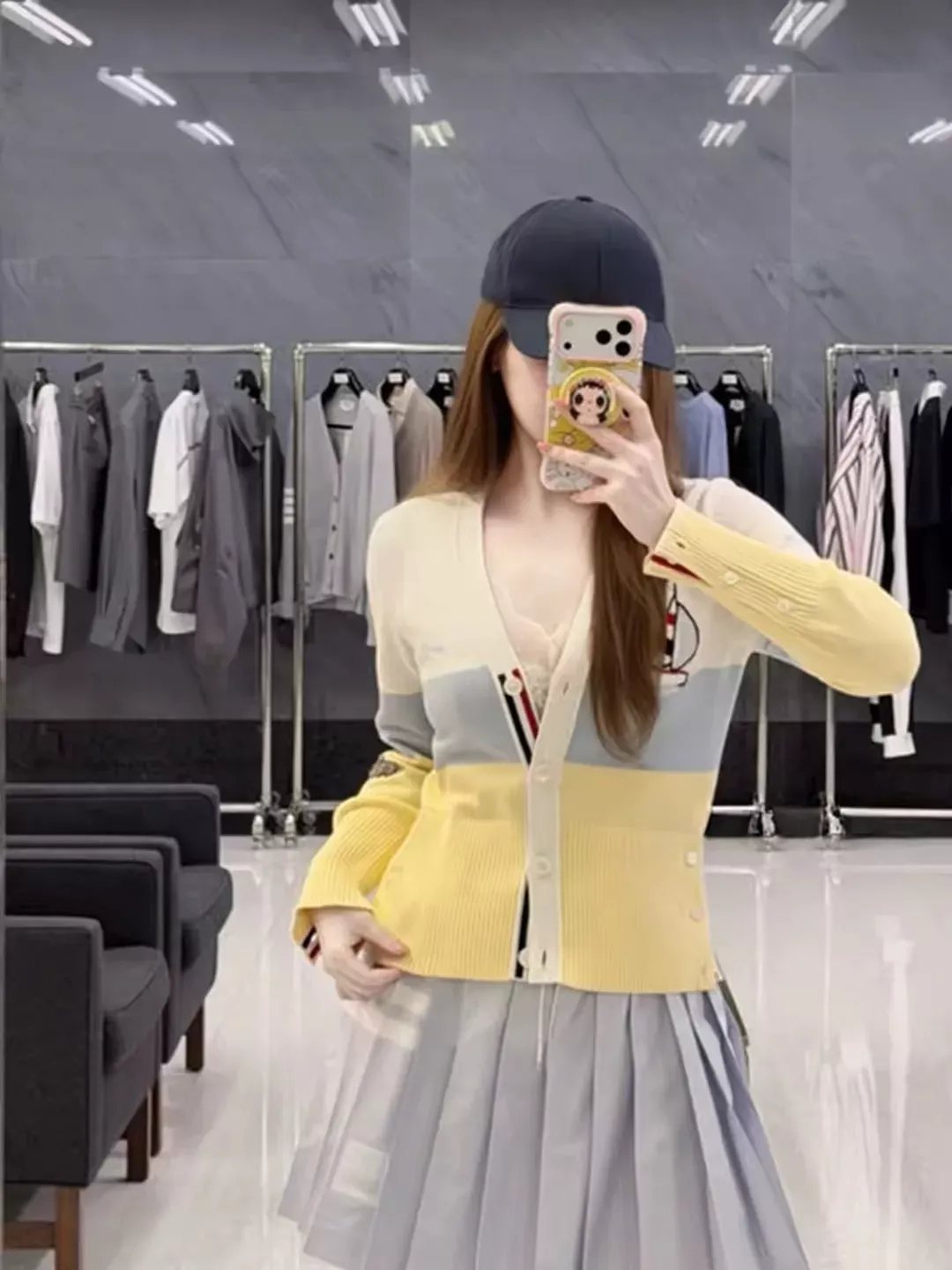 톰브라운 배색 브이넥 자수 여성용 긴소매 가디건 상세 이미지 27