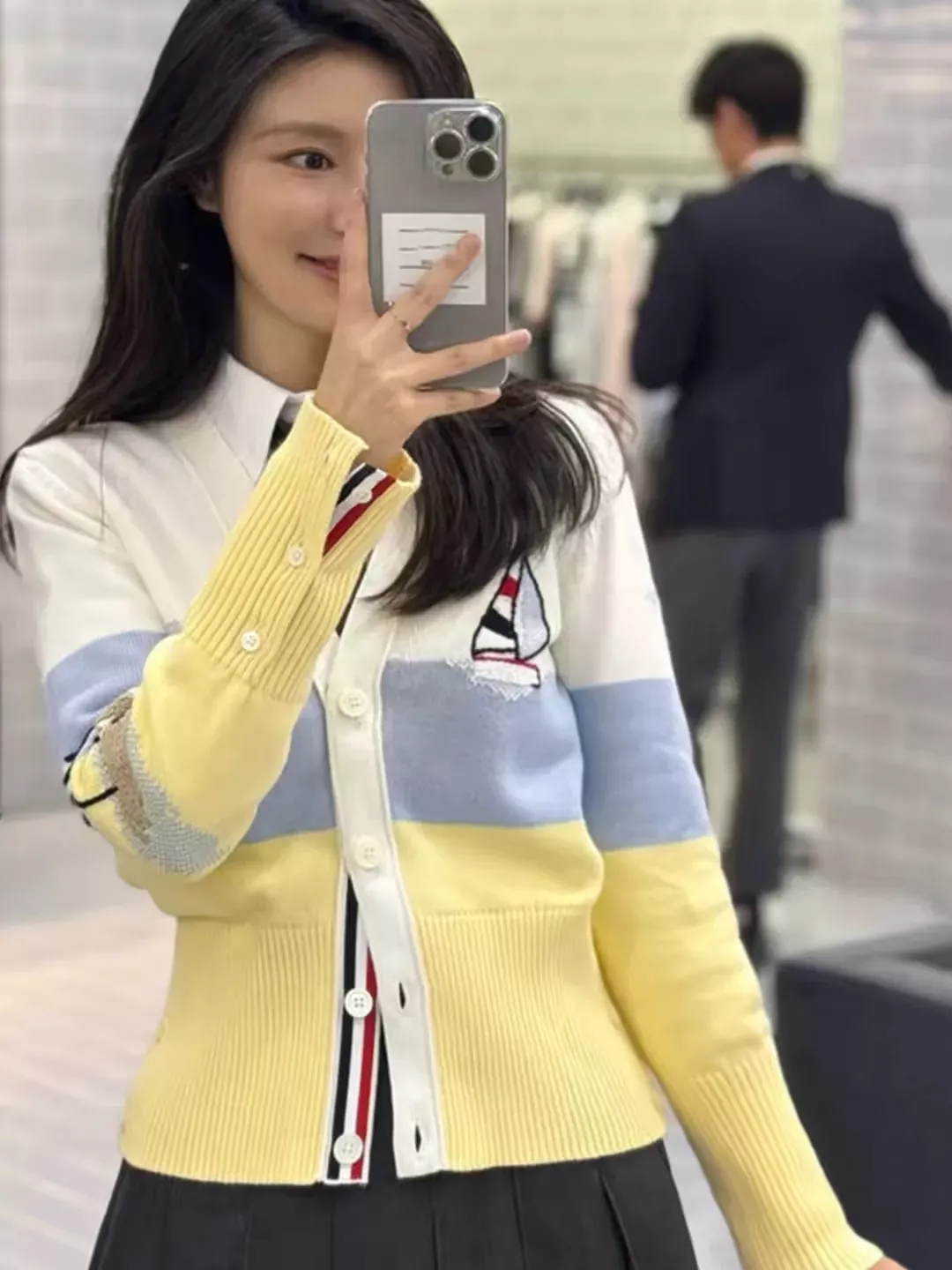 톰브라운 배색 브이넥 자수 여성용 긴소매 가디건 상세 이미지 44