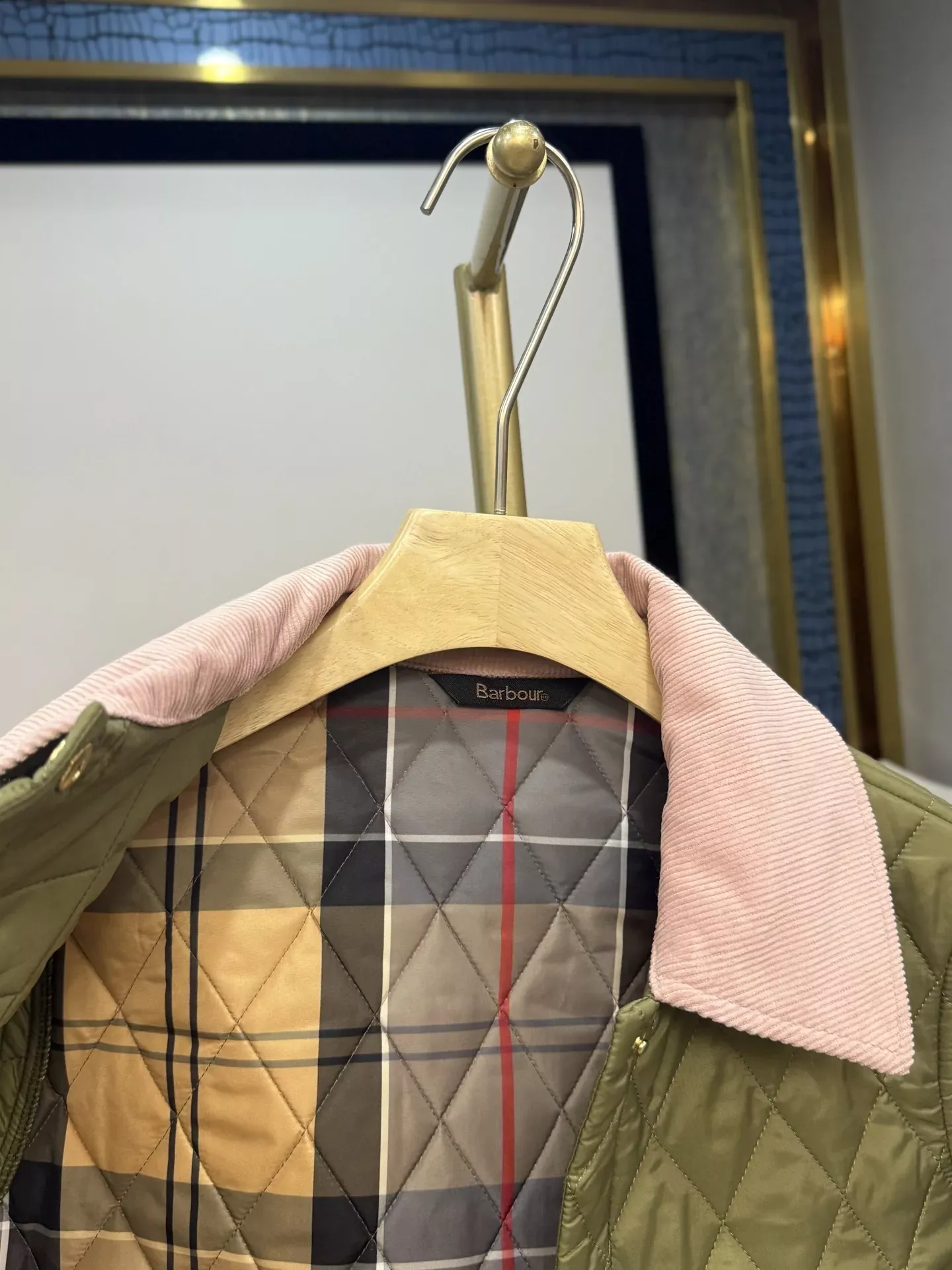 바버 다이아 퀼팅 코듀로이 여성용 쇼트 패딩 상세 이미지 19