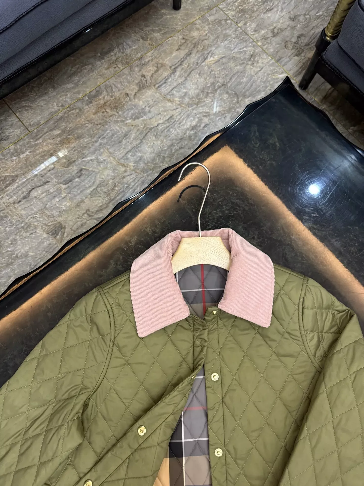 바버 다이아 퀼팅 코듀로이 여성용 쇼트 패딩 상세 이미지 25