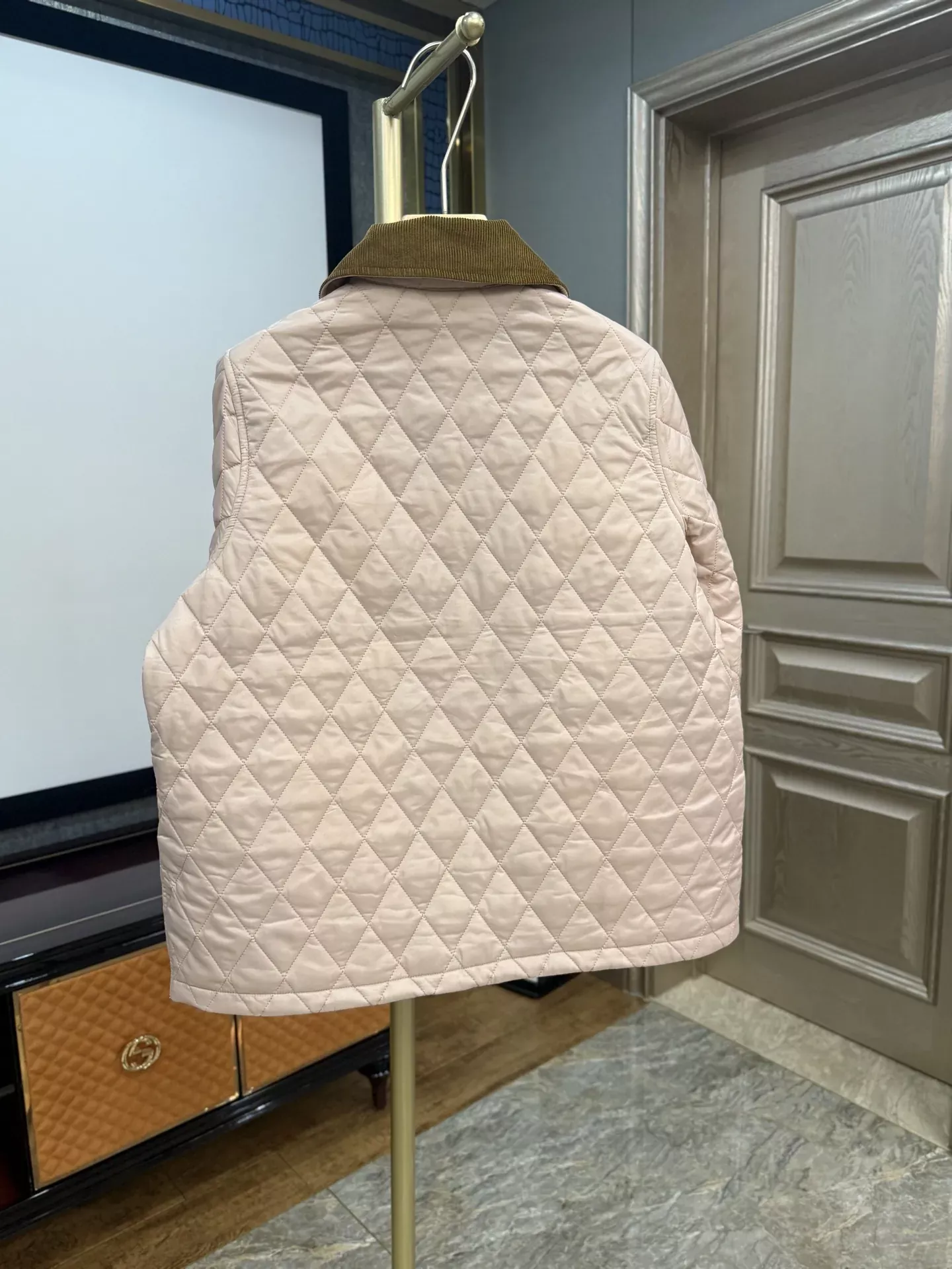 바버 다이아 퀼팅 코듀로이 여성용 쇼트 패딩 상세 이미지 29