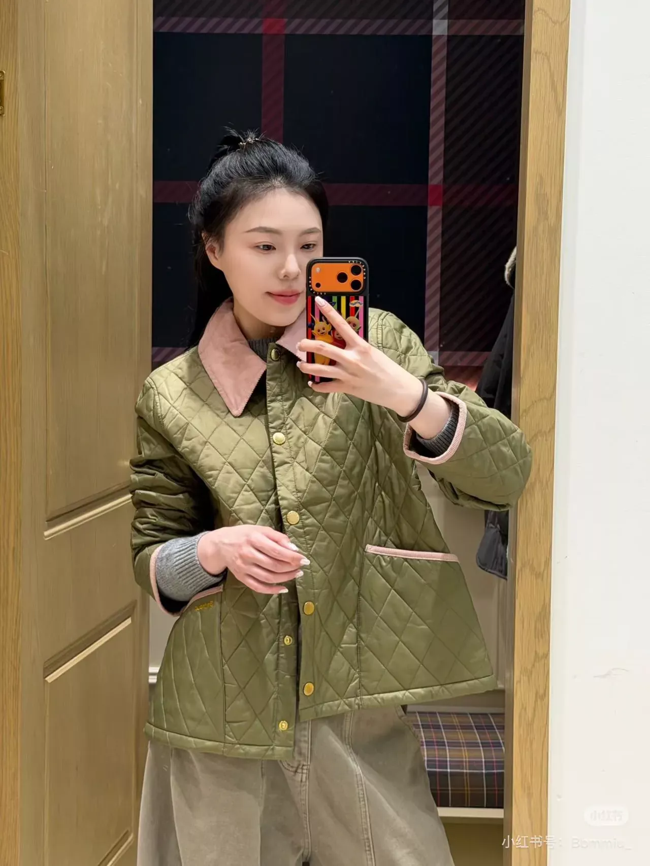 바버 다이아 퀼팅 코듀로이 여성용 쇼트 패딩 상세 이미지 35