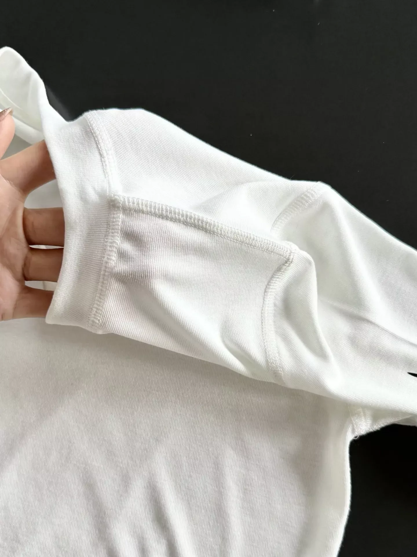 에스엠에프케이 십자가 프린트 슬림핏 여성용 긴소매 티셔츠 상세 이미지 45