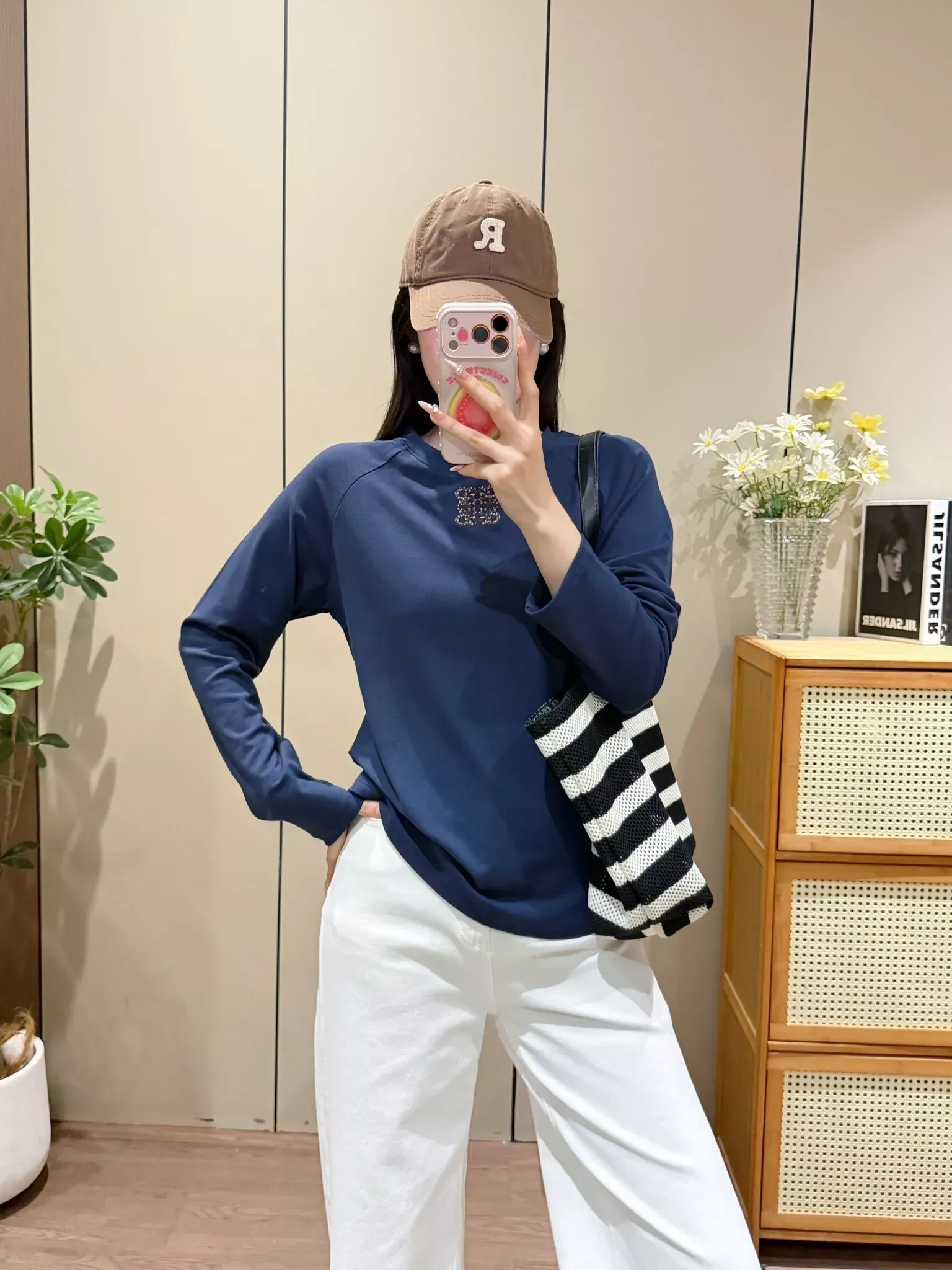 로에베 자수 로고 라운드 여성용 긴소매 티셔츠 상세 이미지 22
