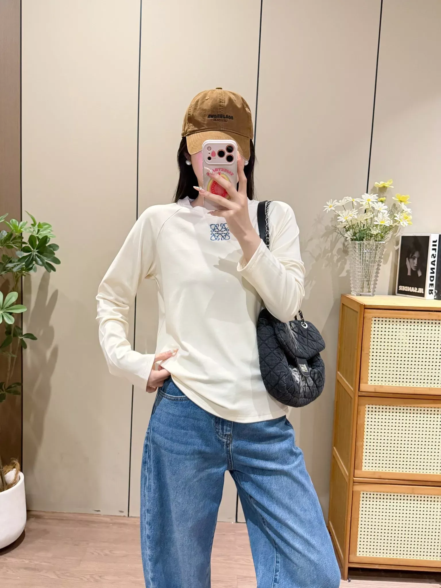 로에베 자수 로고 라운드 여성용 긴소매 티셔츠 상세 이미지 30