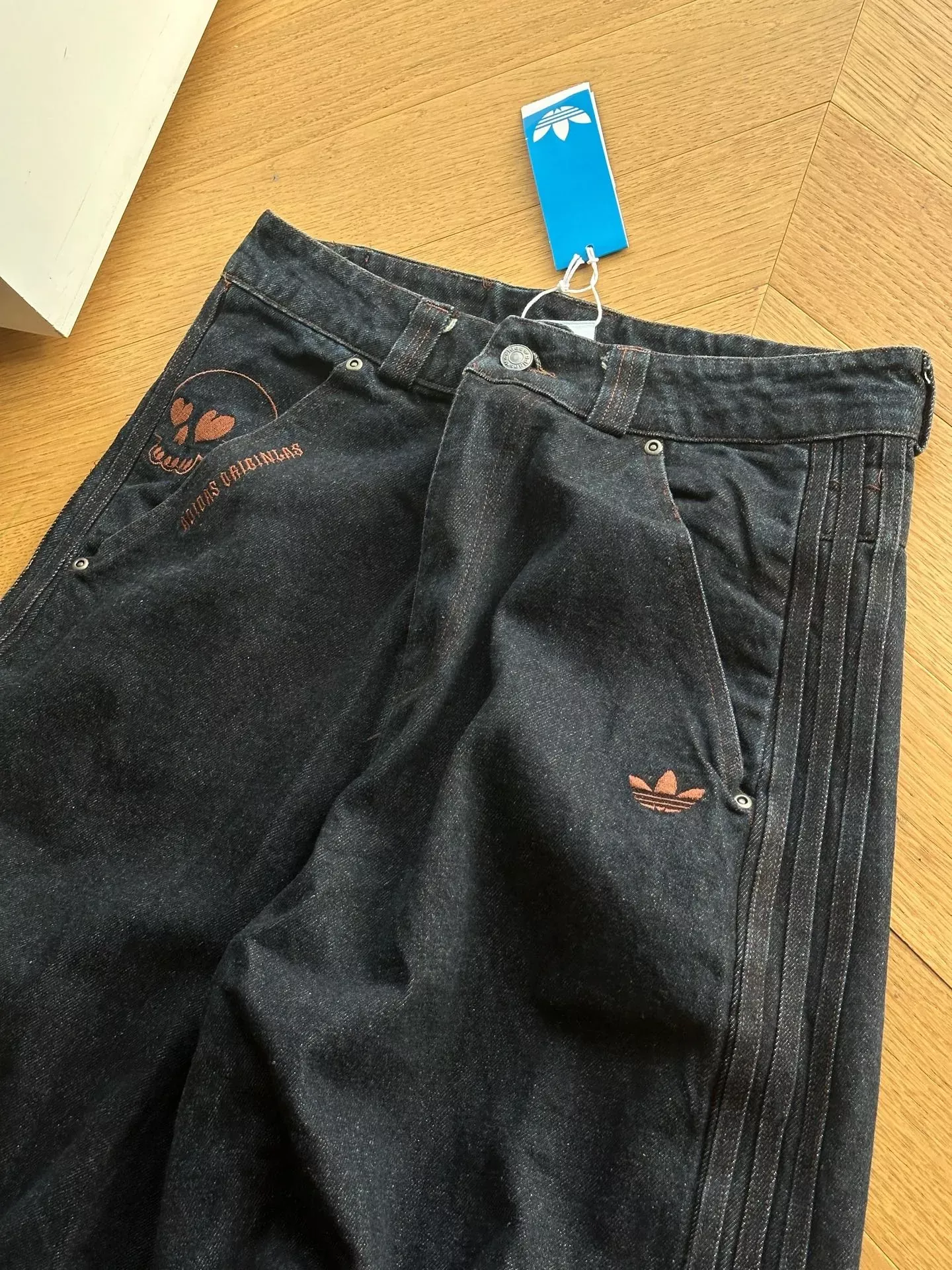 아디다스 데님 자수 디테일 남녀공용 상하의 세트 상세 이미지 27
