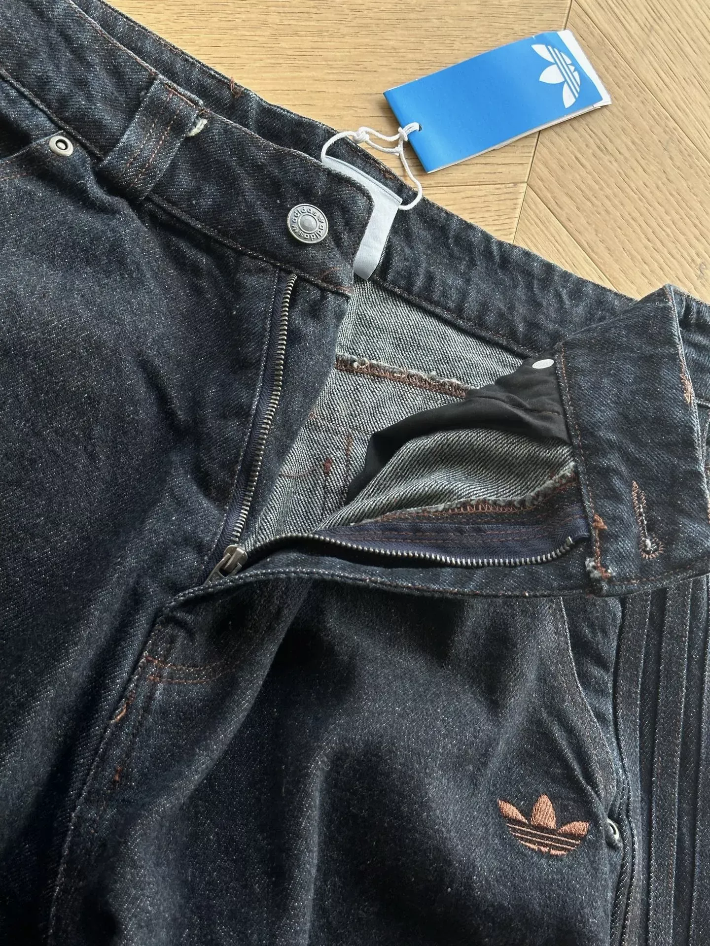 아디다스 데님 자수 디테일 남녀공용 상하의 세트 상세 이미지 30