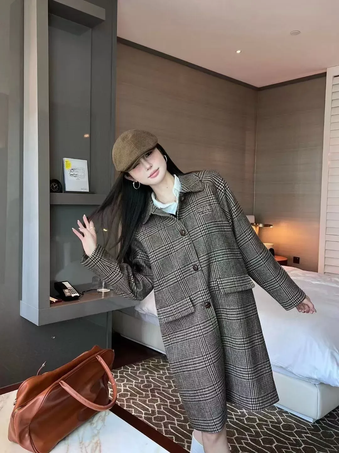 미우미우 복고 체크 카라 여성용 롱 코트 상세 이미지 12