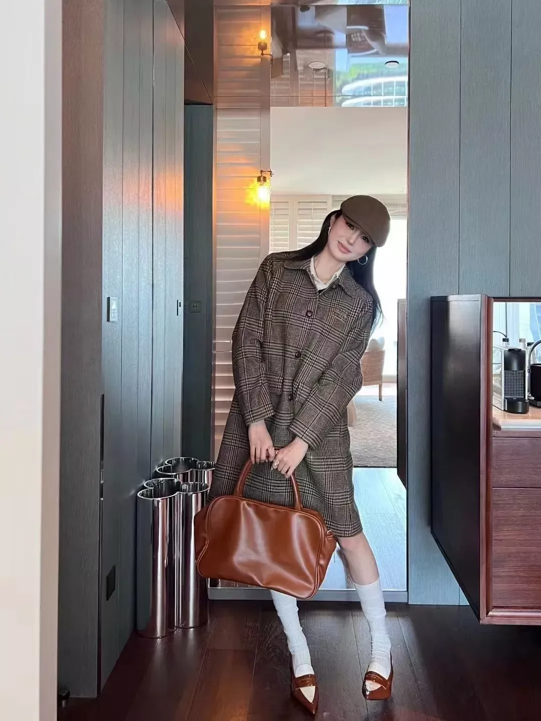 미우미우 복고 체크 카라 여성용 롱 코트 상세 이미지 15