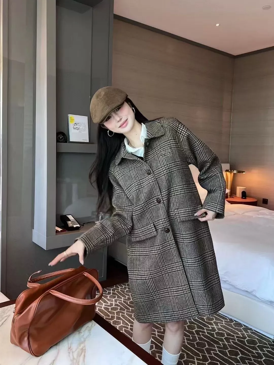미우미우 복고 체크 카라 여성용 롱 코트 상세 이미지 18